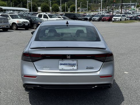 Used 2025 Honda Accord Sport image 7