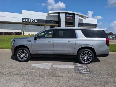 Used 2025 GMC Yukon XL Denali w/ Denali Reserve Package AWD/4WD image 2