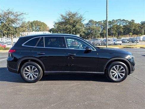 Used 2025 Mercedes-Benz GLC 300 image 4