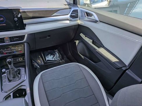 New 2026 Volkswagen Taos SE FWD image 17