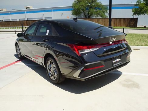 New 2025 Hyundai Elantra Blue image 5
