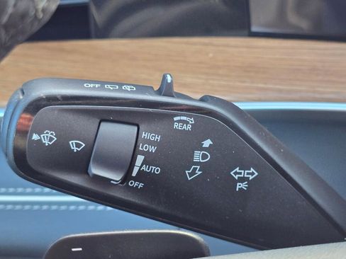 New 2026 Volkswagen Tiguan SEL R-Line image 32