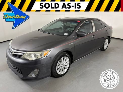 Used 2014 Toyota Camry XLE w/ Moonroof Package FWD image 4