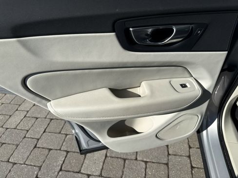 Used 2023 Volvo XC60 B5 Plus w/ Protection Package Premier AWD/4WD image 9