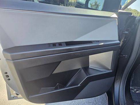 Used 2024 Tesla Cybertruck AWD Crew Cab image 8