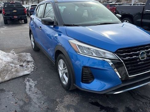 Used 2021 Nissan Kicks S image 1