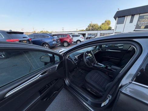 Used 2016 Ford Fusion SE FWD image 21