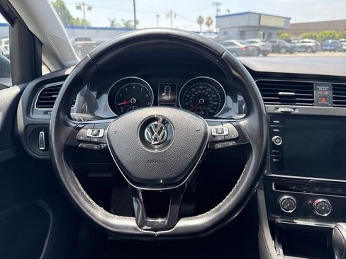Used 2018 Volkswagen Golf SE FWD image 12