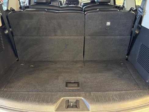 Used 2021 Nissan Armada SV image 32