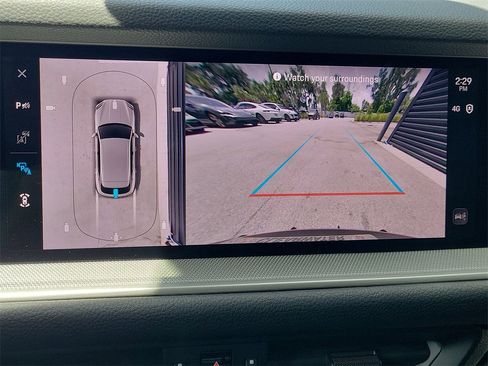 Used 2025 Porsche Cayenne image 32