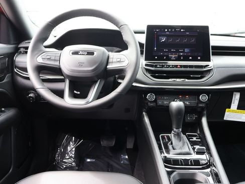 New 2026 Jeep Compass Latitude AWD/4WD image 18