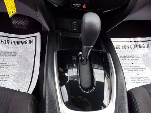 Used 2015 Nissan Rogue S AWD/4WD image 23