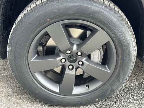 New 2026 Land Rover Defender 110 X-Dynamic SE image 10