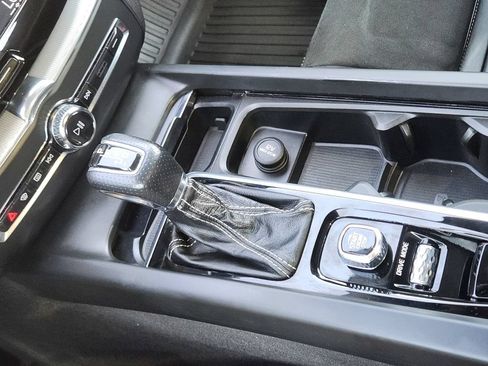 Used 2019 Volvo XC60 T5 R-Design w/ Protection Package Premier FWD image 9