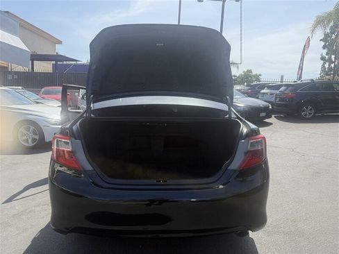 Used 2013 Toyota Camry XLE w/ Leather Pkg FWD image 8