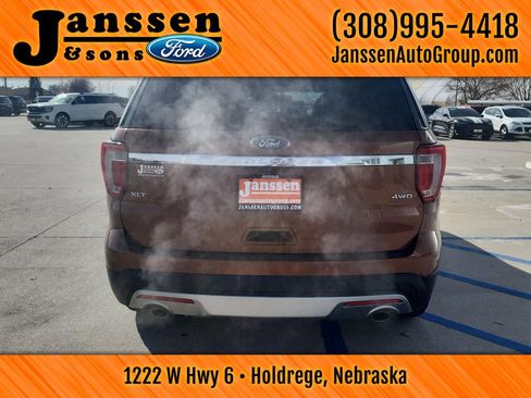 Used 2017 Ford Explorer XLT w/ Equipment Group 202A image 11