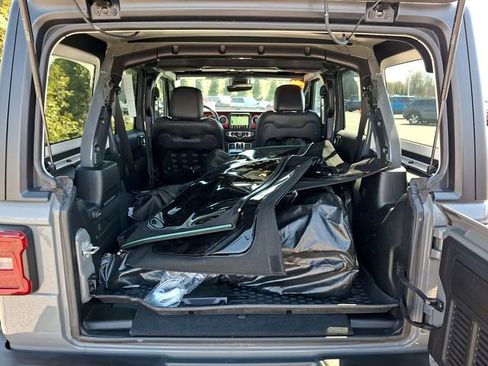 Used 2023 Jeep Wrangler Unlimited Rubicon w/ Dual Top Group image 28