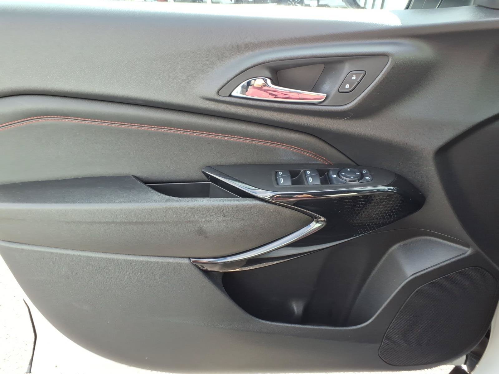 Used 2025 Chevrolet Trax RS w/ Sunroof Package FWD image 22