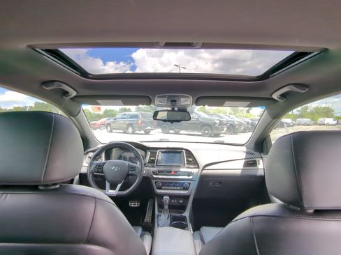 Used 2018 Hyundai Sonata Sport w/ Tech Package 05 FWD image 11