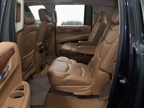 Used 2016 Cadillac Escalade ESV Platinum AWD/4WD image 29
