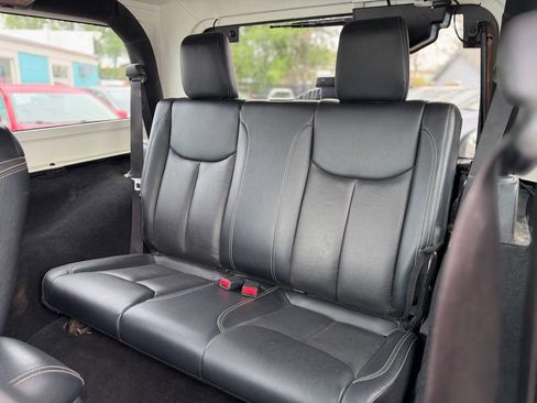 Used 2016 Jeep Wrangler Rubicon AWD/4WD image 9