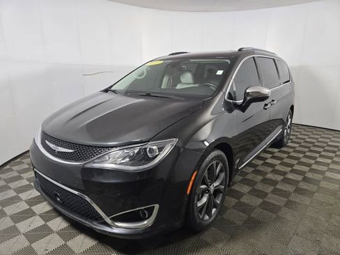 Used 2017 Chrysler Pacifica Limited image 1