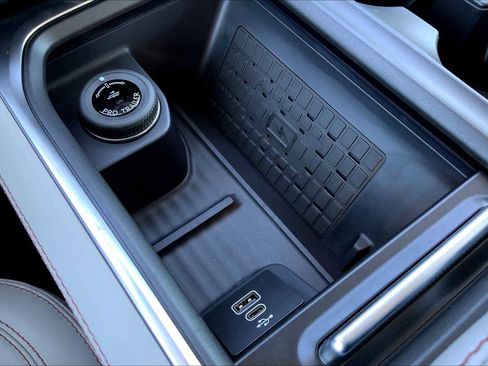 New 2025 Ford Expedition Active image 16