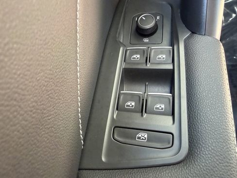 Used 2024 Volkswagen Tiguan SE R-Line FWD image 24