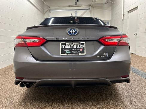 Used 2020 Toyota Camry SE FWD image 3