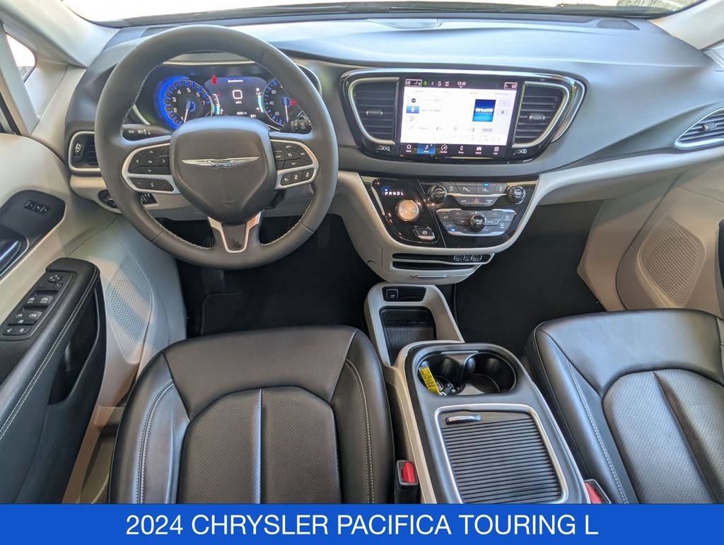 Used 2024 Chrysler Pacifica Touring-L FWD image 17