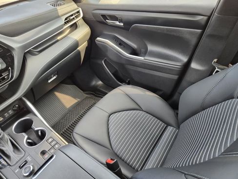 Used 2024 Toyota Highlander XSE AWD/4WD image 15