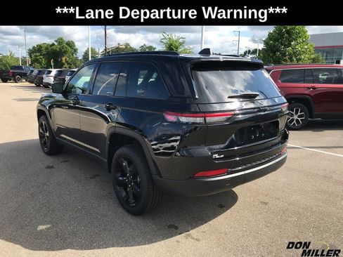 New 2025 Jeep Grand Cherokee Limited w/ Black Appearance Package image 5