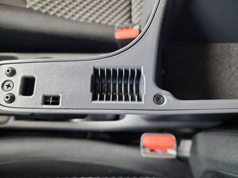 Used 2022 Nissan Versa S FWD image 34