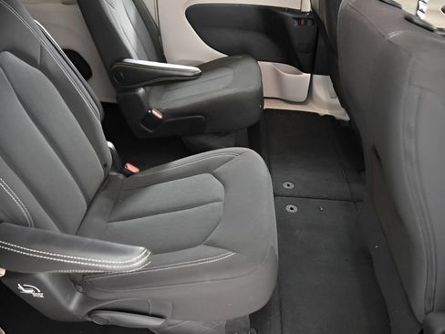 Used 2023 Chrysler Voyager LX FWD image 33