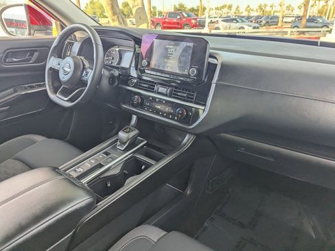 Certified 2024 Nissan Pathfinder SV w/ Lighting Package (N92) image 13