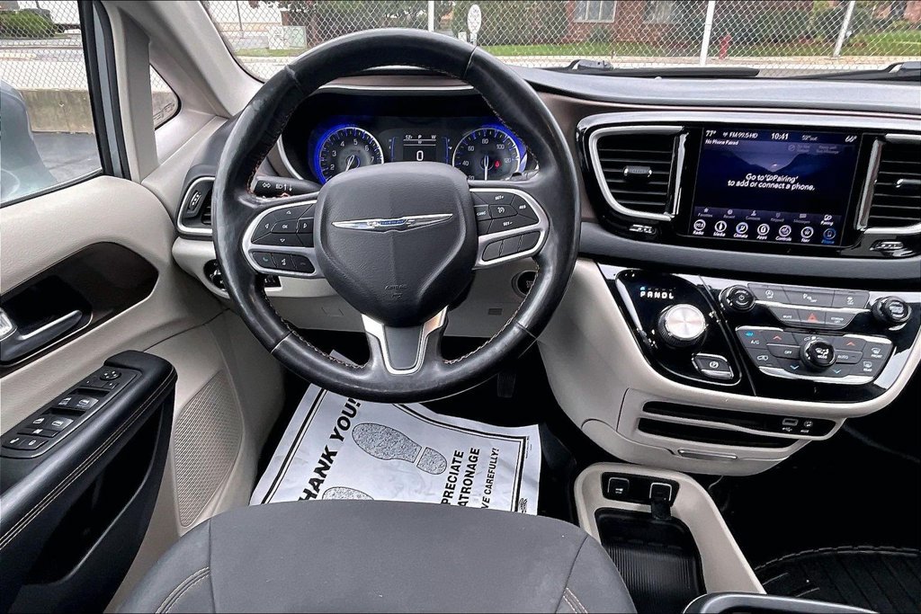 Used 2019 Chrysler Pacifica Touring Plus w/ Cold Weather Group FWD image 4