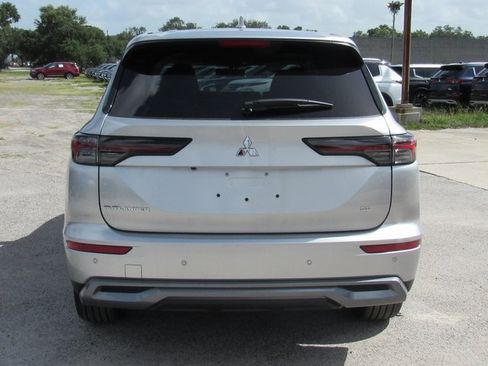 New 2025 Mitsubishi Outlander SE image 4