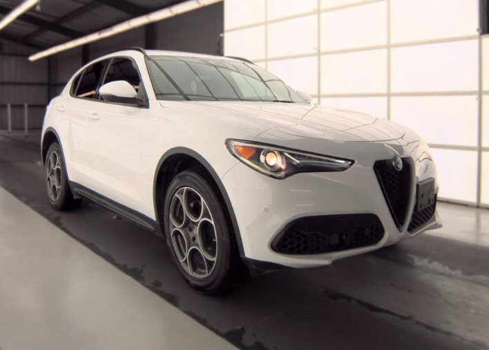 Used 2022 Alfa Romeo Stelvio Sprint RWD image 2