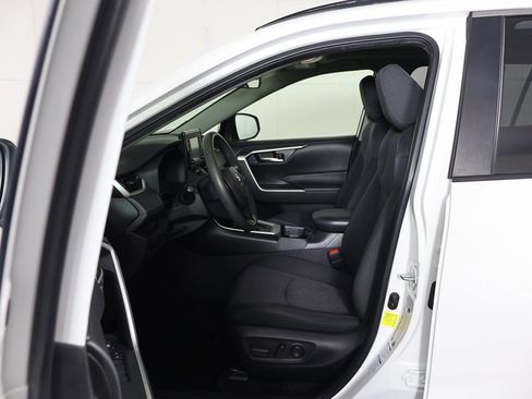Used 2020 Toyota RAV4 XLE w/ Convenience Package image 27