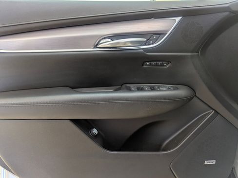 Used 2017 Cadillac XT5 Luxury w/ Driver Awareness Package image 13