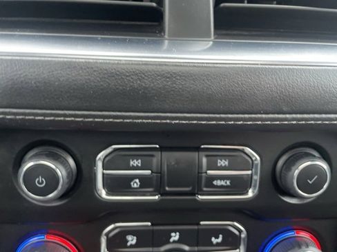 Used 2023 Chevrolet Suburban Z71 image 28