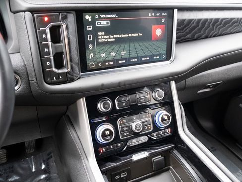 Used 2024 GMC Yukon Denali w/ Denali Reserve Package image 3