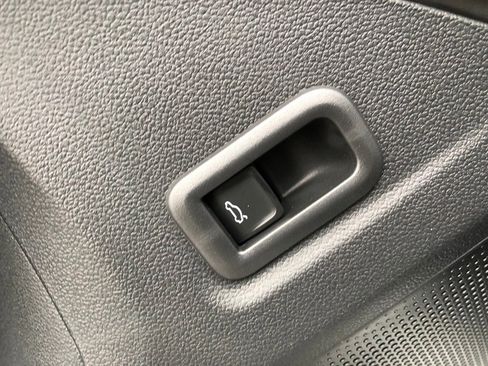 New 2026 Volkswagen Tiguan SE AWD/4WD image 12