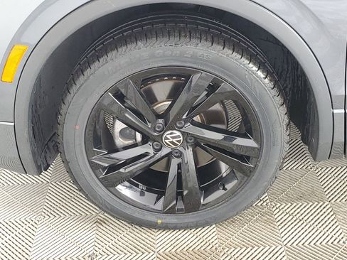 Used 2023 Volkswagen Tiguan SE R-Line image 17