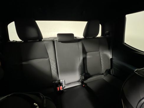 Used 2024 Toyota Tacoma SR AWD/4WD image 32