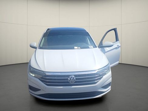 Used 2019 Volkswagen Jetta SE FWD image 2