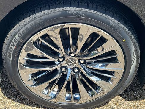 Used 2023 Lexus LS 500 w/ Interior Upgrade Package RWD image 7