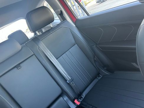 Used 2022 Volkswagen Tiguan SE image 14