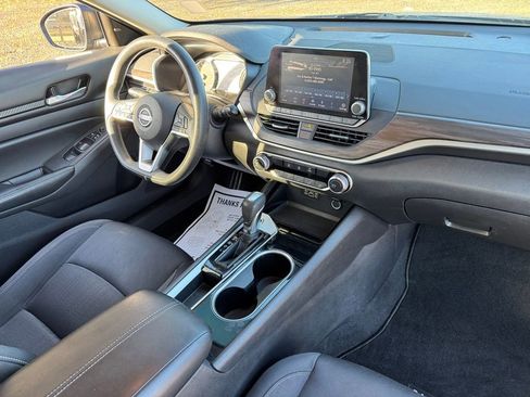Used 2024 Nissan Altima 2.5 SV FWD image 21