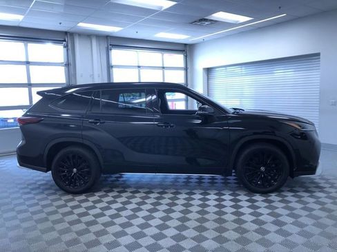 Certified 2025 Toyota Highlander XSE AWD/4WD image 36